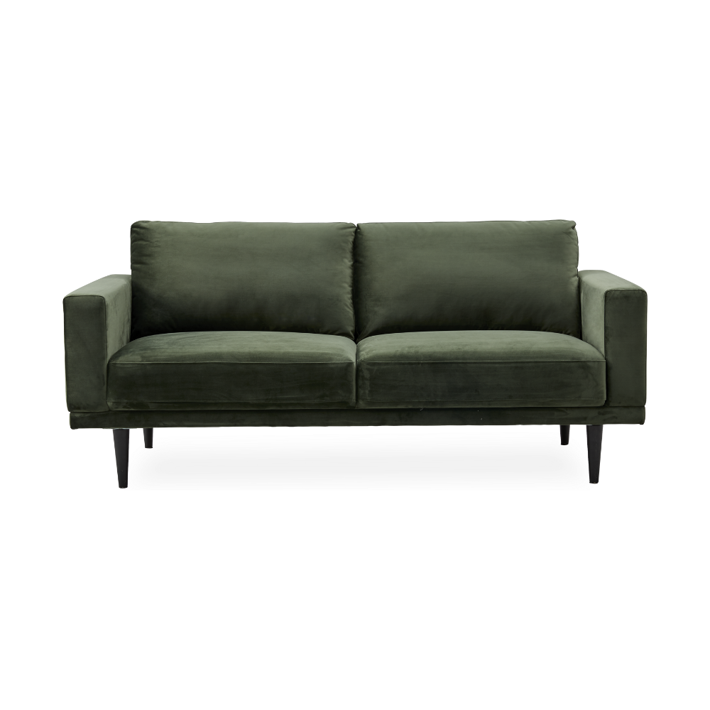 Soffa i grönt tyg mot vit bakgrund