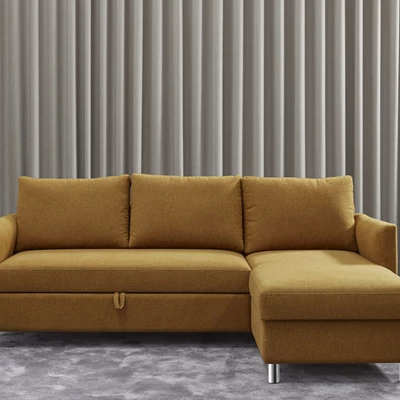 Gul bäddsoffa i Denno-tyg stående på en grå matta