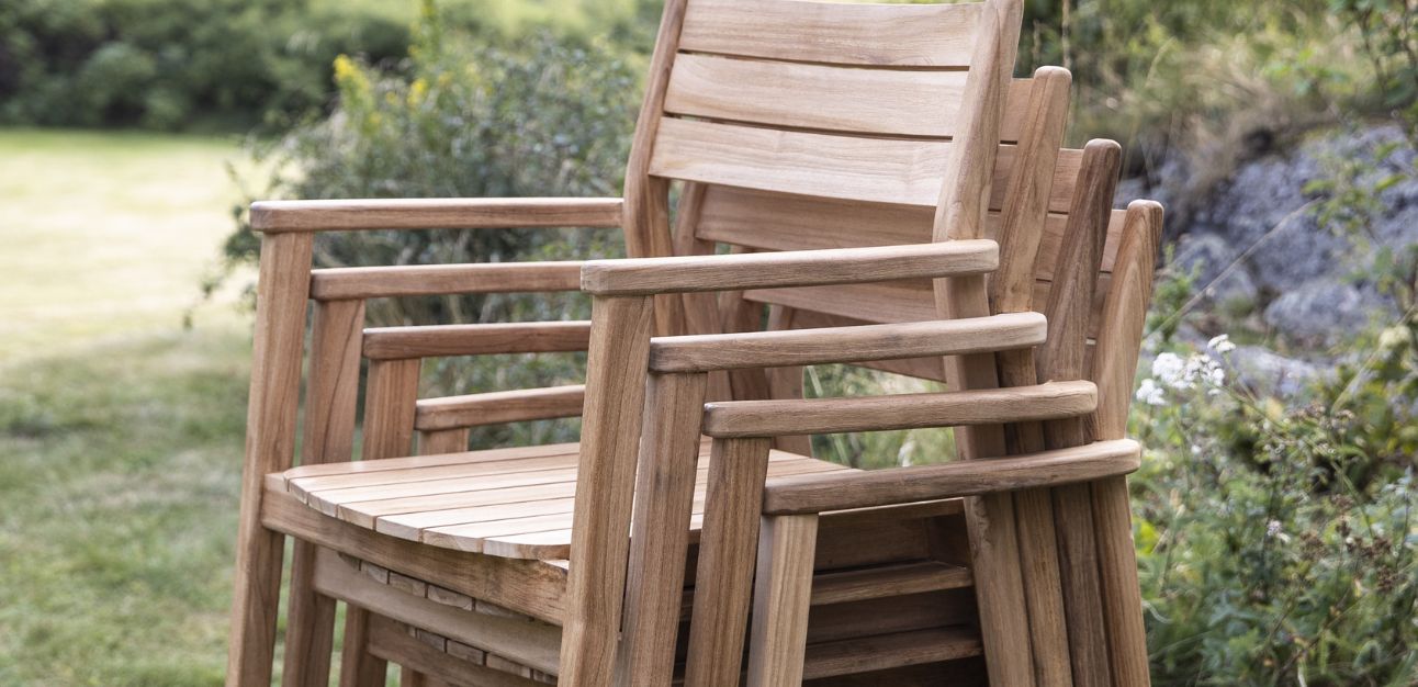 Spara plats: stapelbara trädgårdsstolar