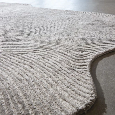 Närbild av matta i gråaktig nyans