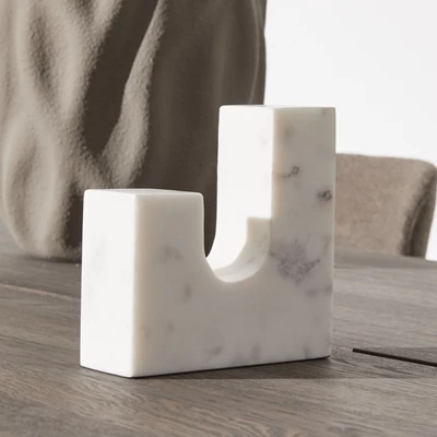 Närbild av prydnadsfigur för hemmet