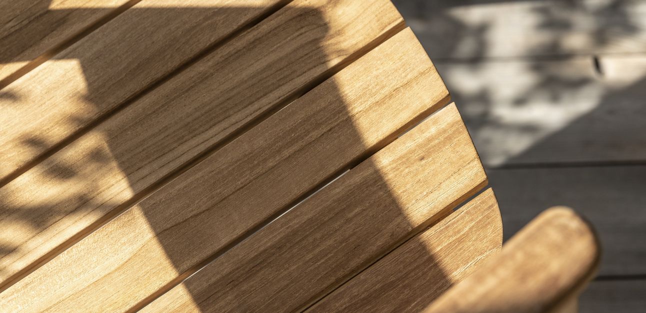 Så här sköter du dina utemöbler i trä