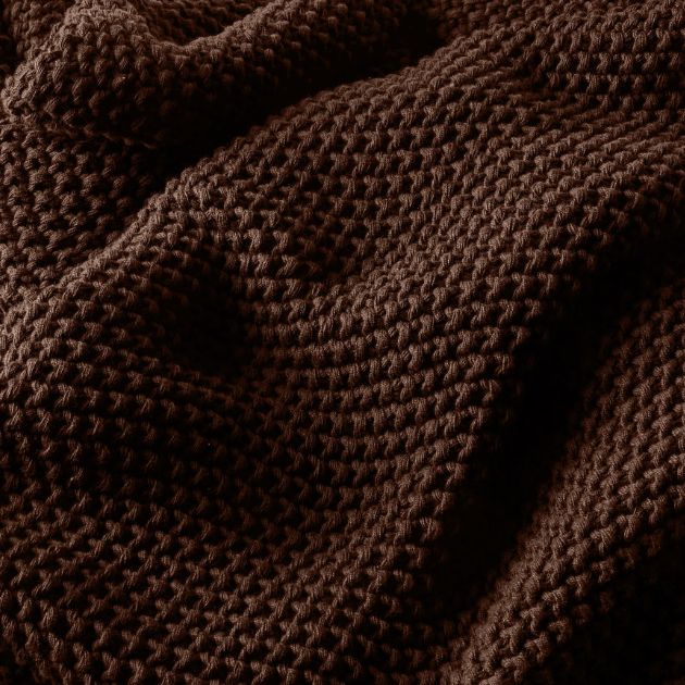 Närbild på röd pläd med våffelmönster