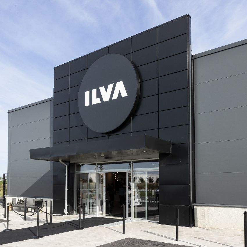 ILVA-butik med svart fasad och glasentré