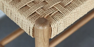 Design uden navn - 2024-11-18T132158.751.jpg Detaljbild av flätteknik på en bänk