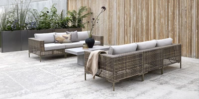 Serino.jpg Två lounge-soffor i polyrattan mitt emot varandra
