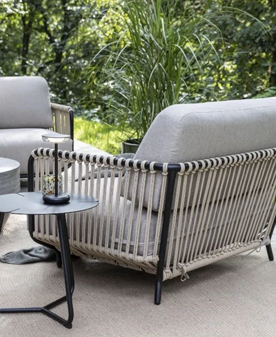 Loungestol med flätat rep som ryggstöd