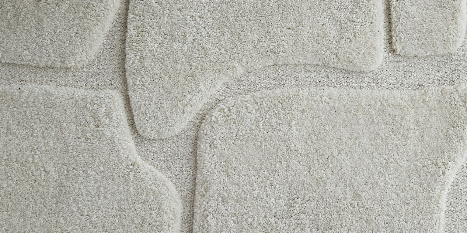 Närbild av vit matta med mönster