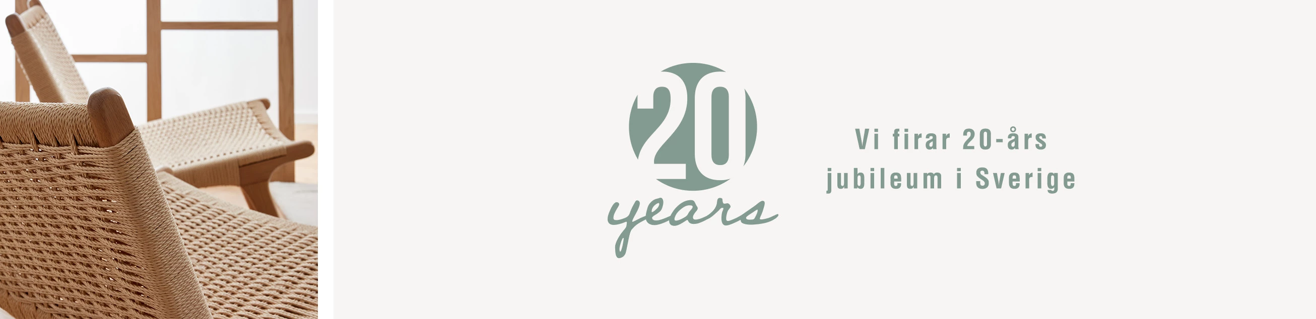 Flätad trästol i närbild till vänster med jubileumsgrafik “20 years” och text: “Vi firar 20-års jubileum i Sverige” till höger.
