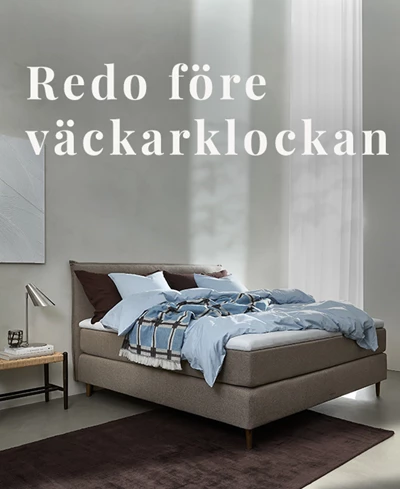 Ljusgrå kontinentalsäng i ett mysigt sovrum