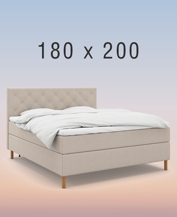 Ljusgrå kontinentalsäng i ett mysigt sovrum