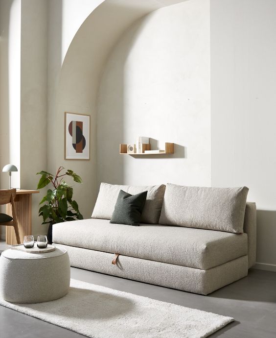 Ljust sovrum i ljust rum