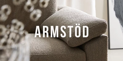 signatur-sofa-armlaen-se.jpg Närbild av en soffas armstöd med texten "Armstöd"