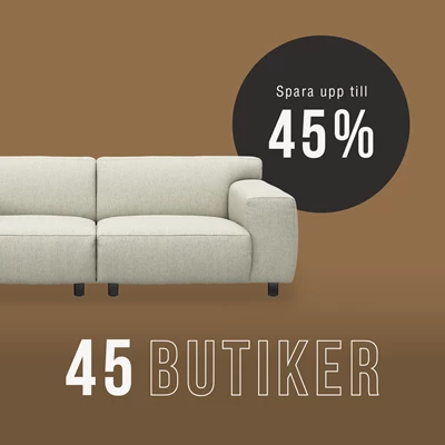 Reklambild med ljusgrå soffa och text som informerar om upp till 45 % rabatt i 45 butiker, mot en stilren brun bakgrund.