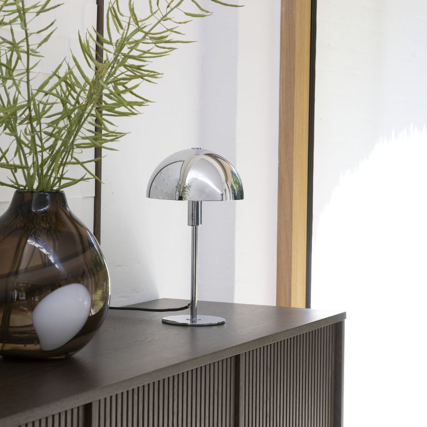 Bordslampa med kupol i krom