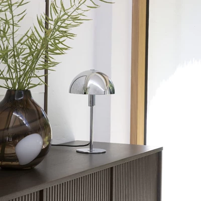Bordslampa med kupol i krom