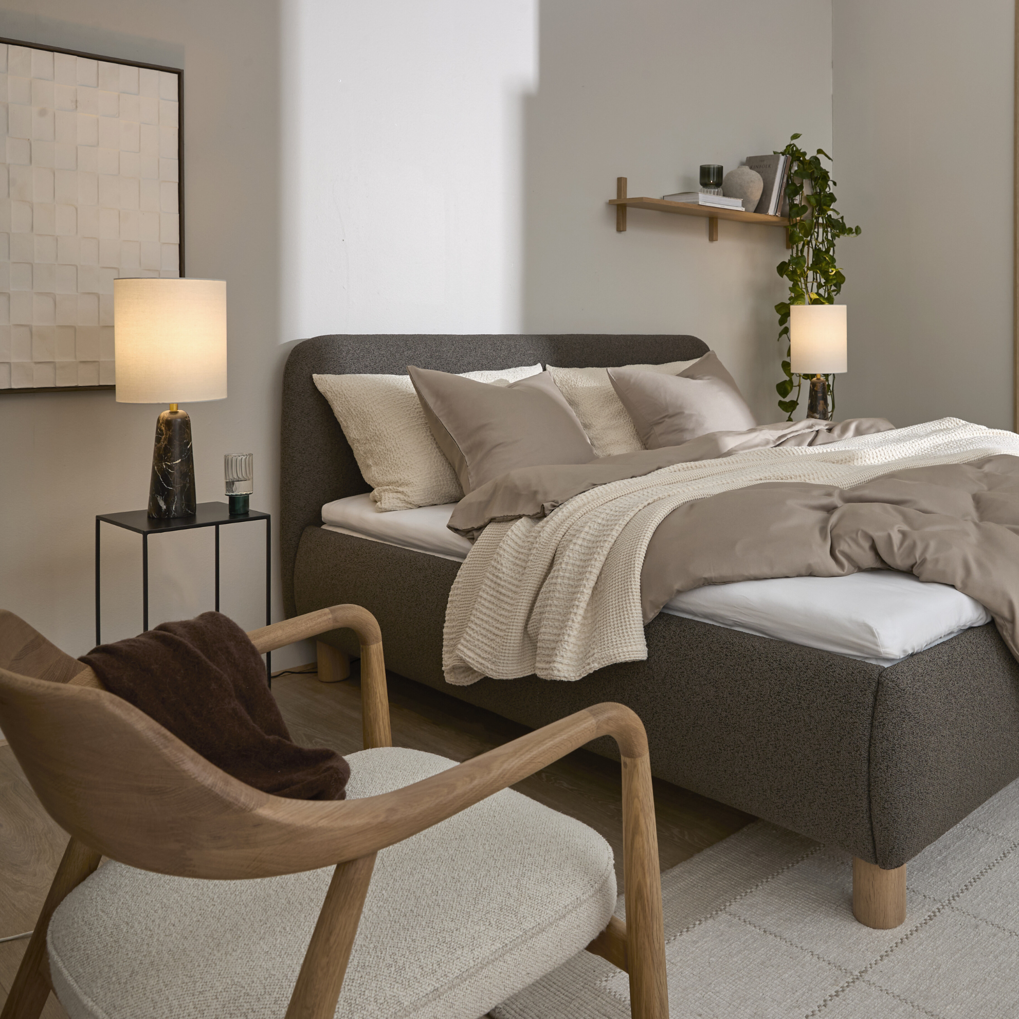 Mysigt sovrum med många detaljer i nordisk stil