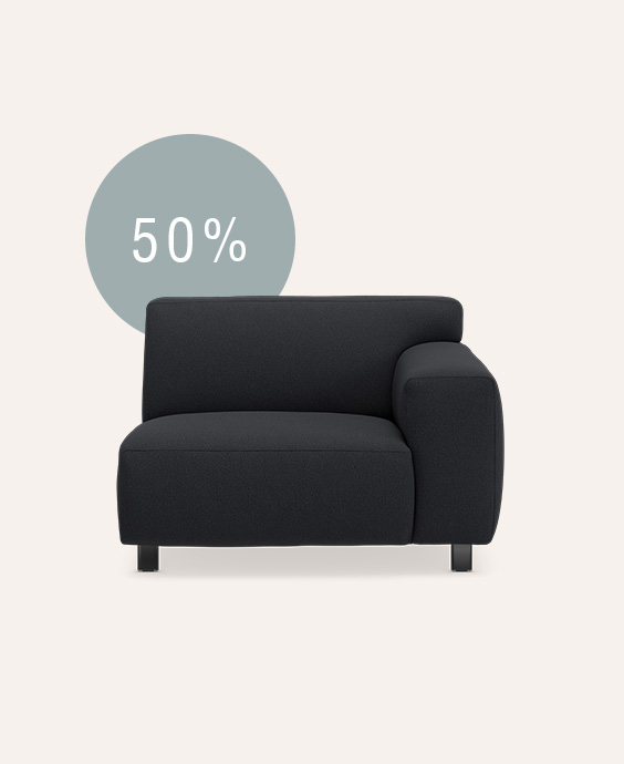 Soffmodul i mörkblått på beige bakgrund