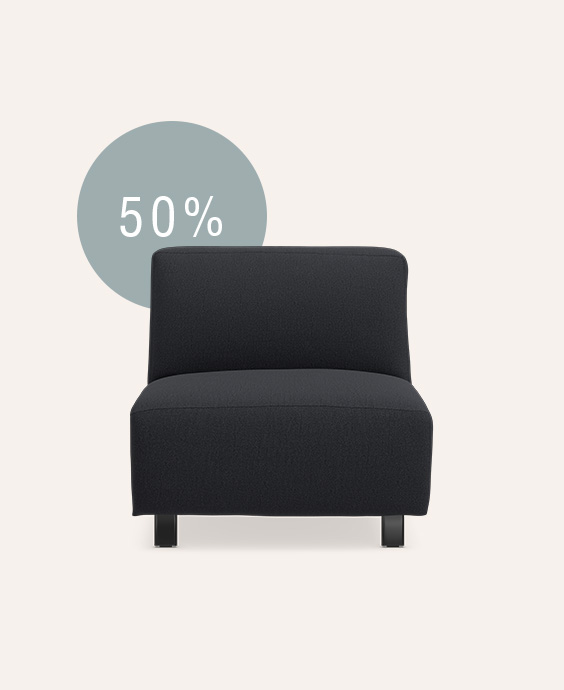 Mittmodul till soffa i mörkblått tyg på beige bakgrund