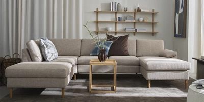 Signatur Grå U-soffa i mysigt vardagsrum