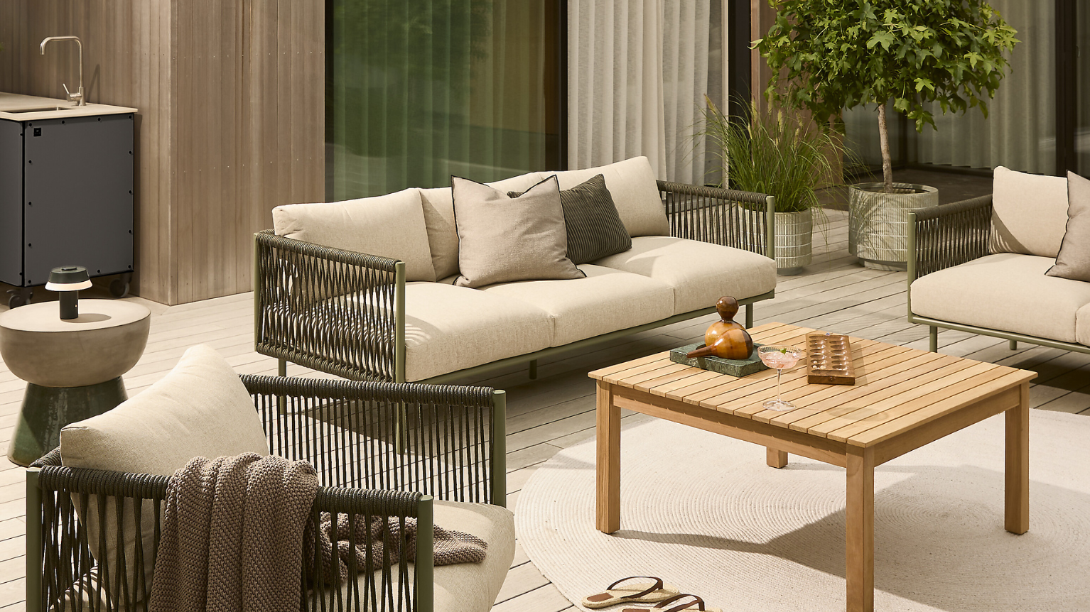 Loungemöbler på terrass.