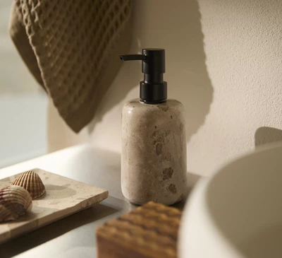 Tvålpump i marmorerad look.