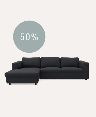 Chaiselongsofa i mørkeblå på beige baggrund