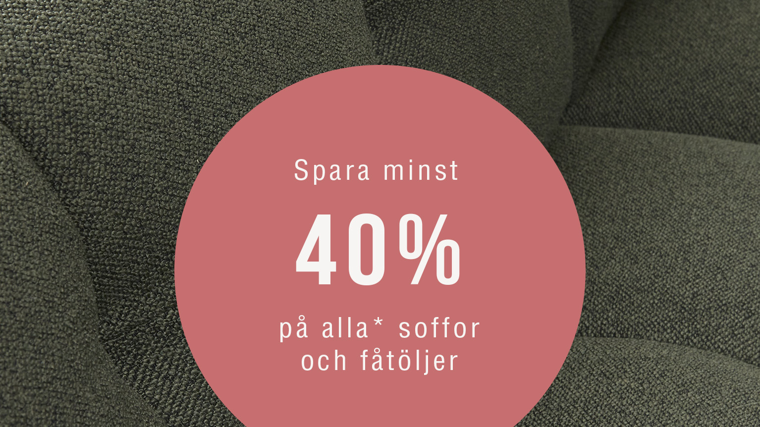 Närbild av grönt tyg med ett kampanjbudskap om 40 % på soffor