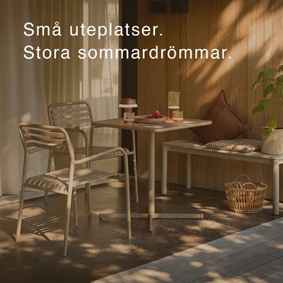 Caféset på liten terrass.