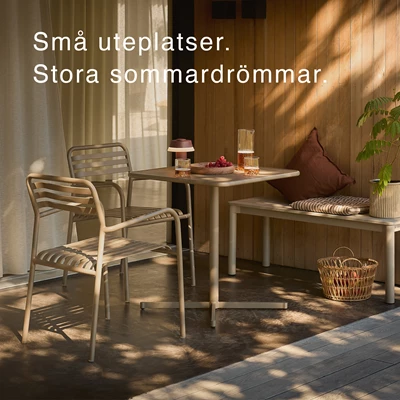 Caféset på liten terrass.