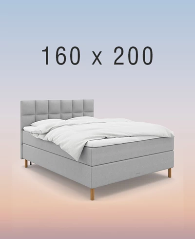 Ljusgrå kontinentalsäng i ett mysigt sovrum