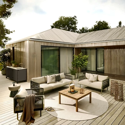 Terrassmiljö med utemöbler