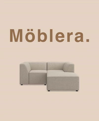 Grå modulsoffa mot beige bakgrund.
