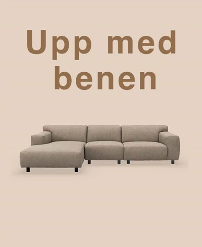 Modulsoffa med schäslong mot beige bakgrund.