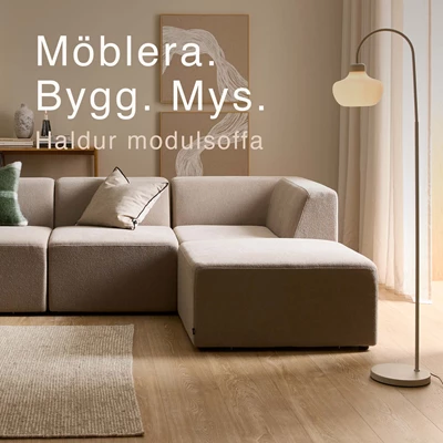 Grå modulsoffa med schäslong.