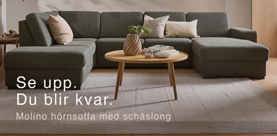 Grönaktig U-soffa i ett mysigt vardagsrum.