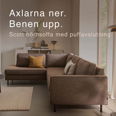 Gråaktig soffa med tydliga sömmar.