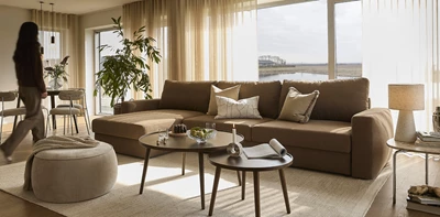Sovesofa med udtræk stående i stue