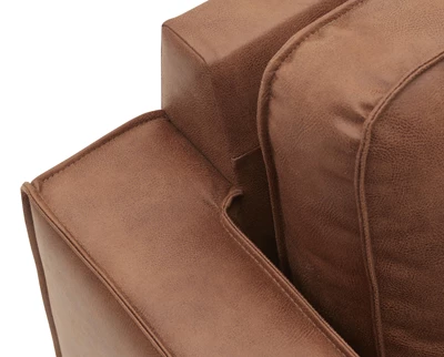 Scott 3 sits Soffa
