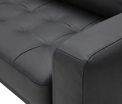 Halfdan 3 sits Soffa