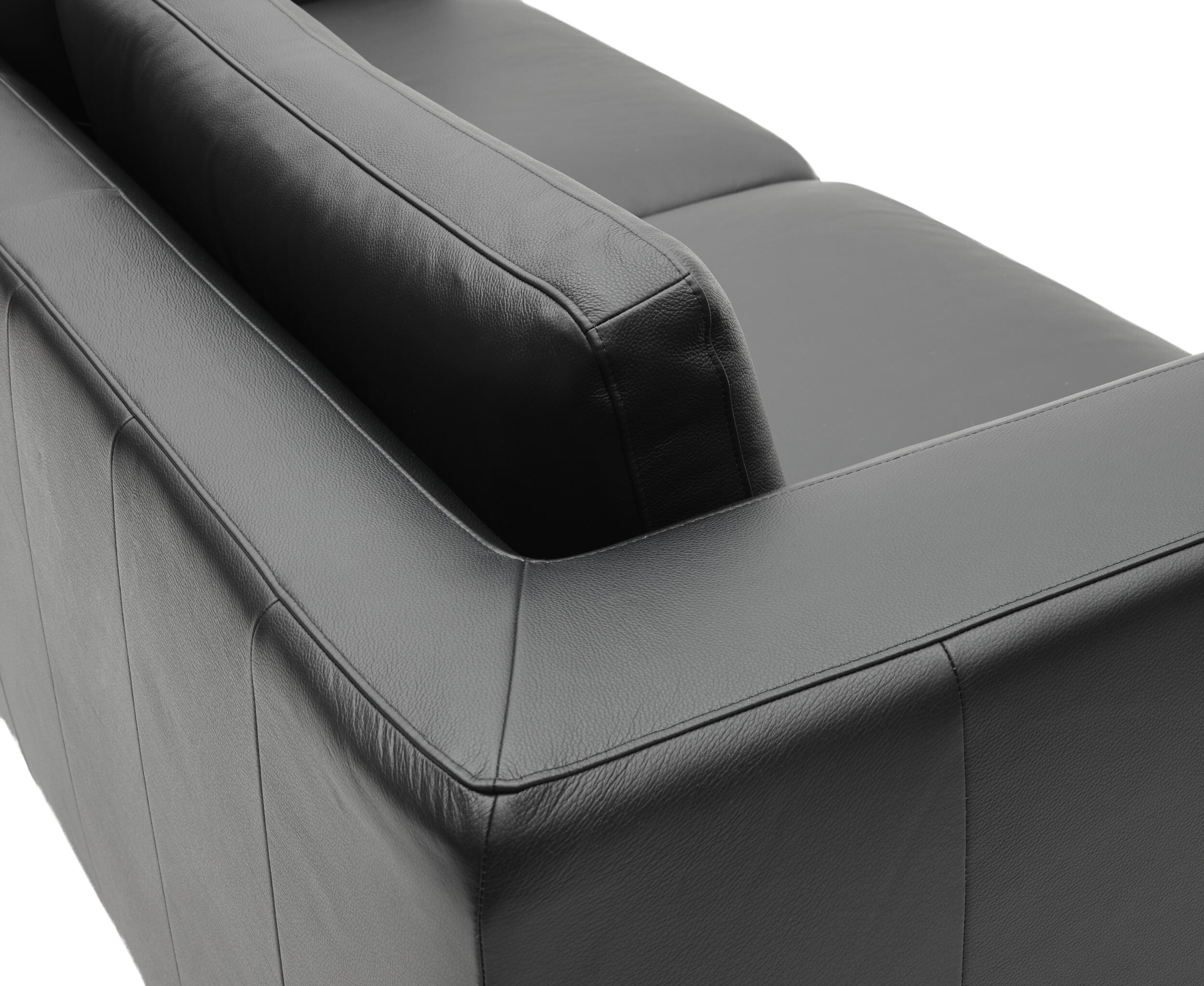 Abraham 3 sits Soffa 