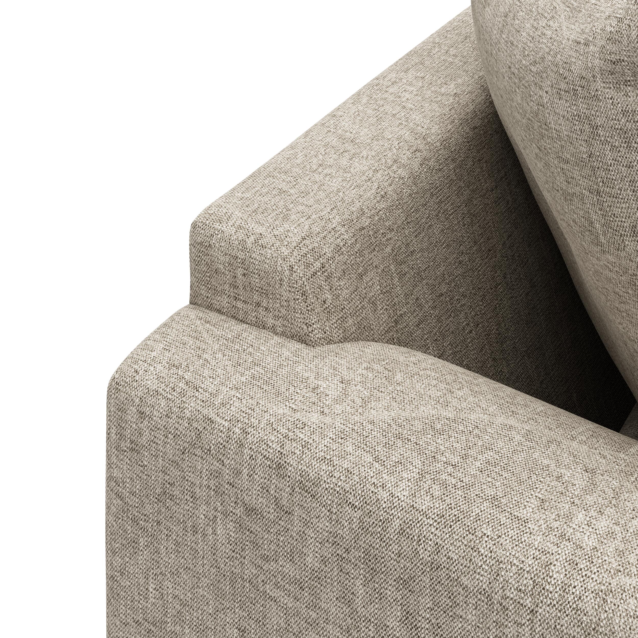 Kingston 3 sits Soffa 