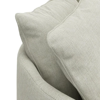 Julia Lux 3 sits Soffa