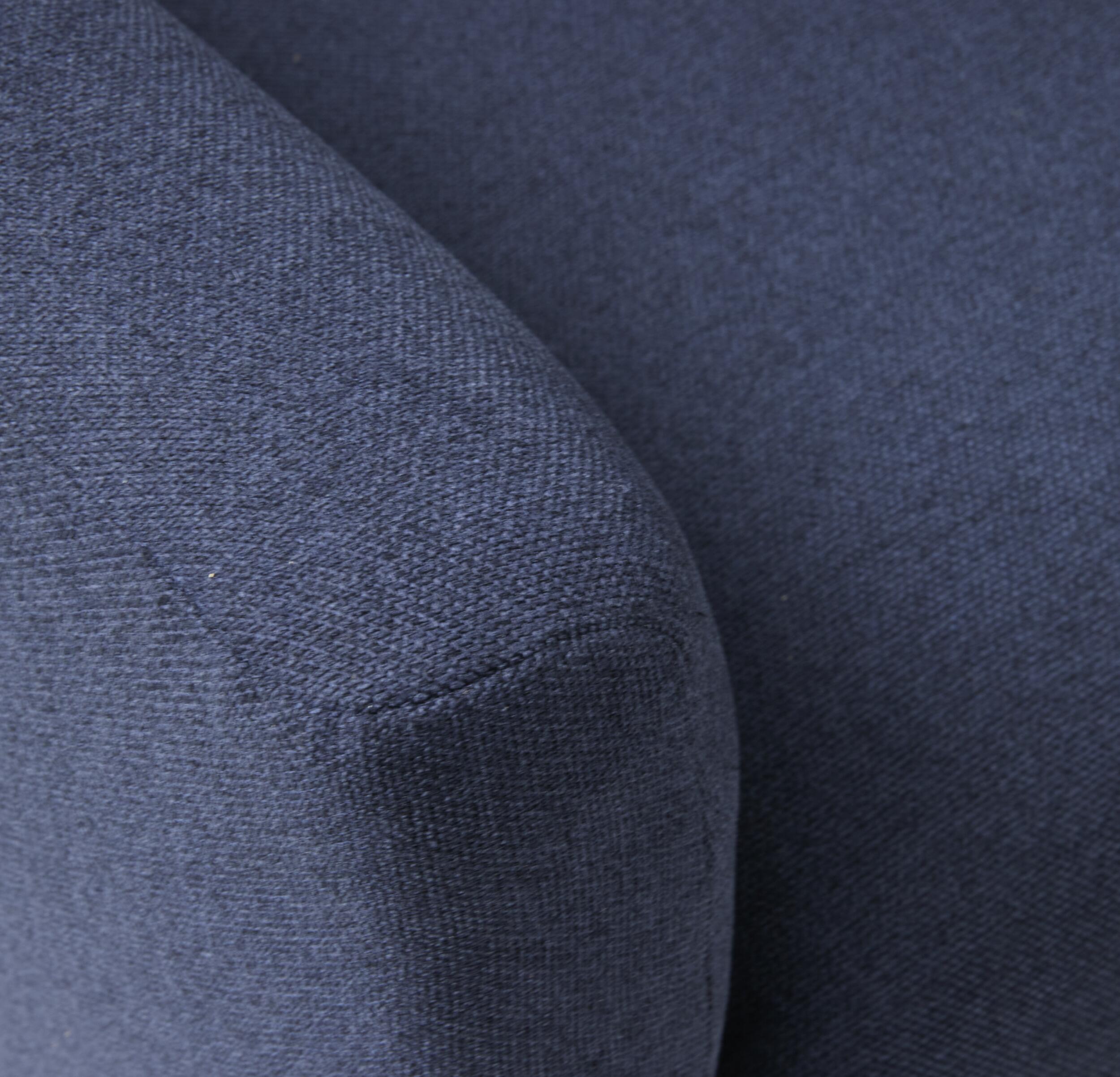 Hallsberg högervänd soffa med schäslong 