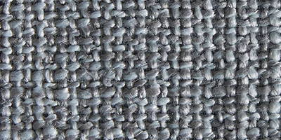Närbild av textilen Grey – Linde 417 med en neutral grå nyans och melerad, vävd struktur.