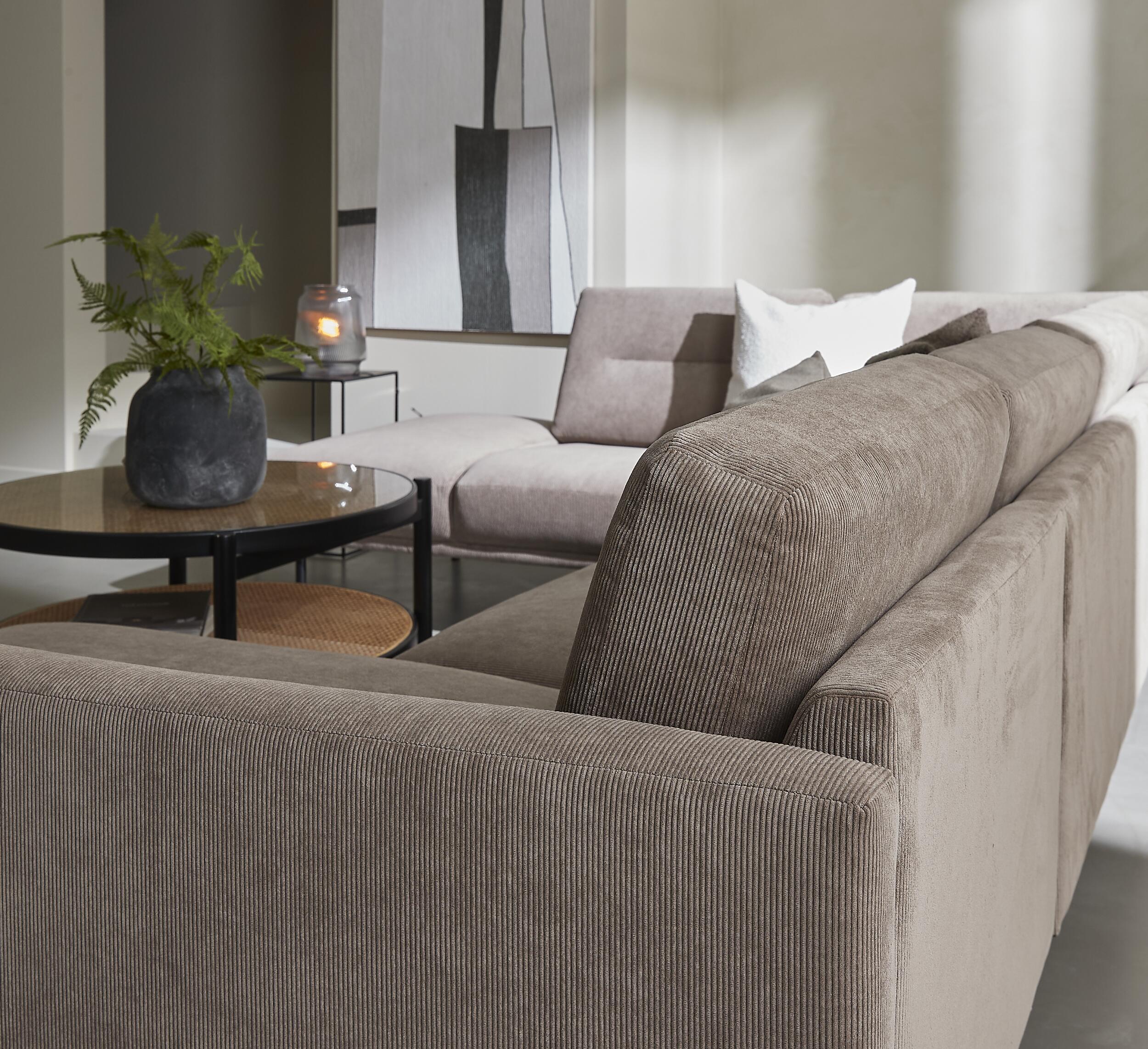 Larvik högervänd hörnsoffa med schäslong 