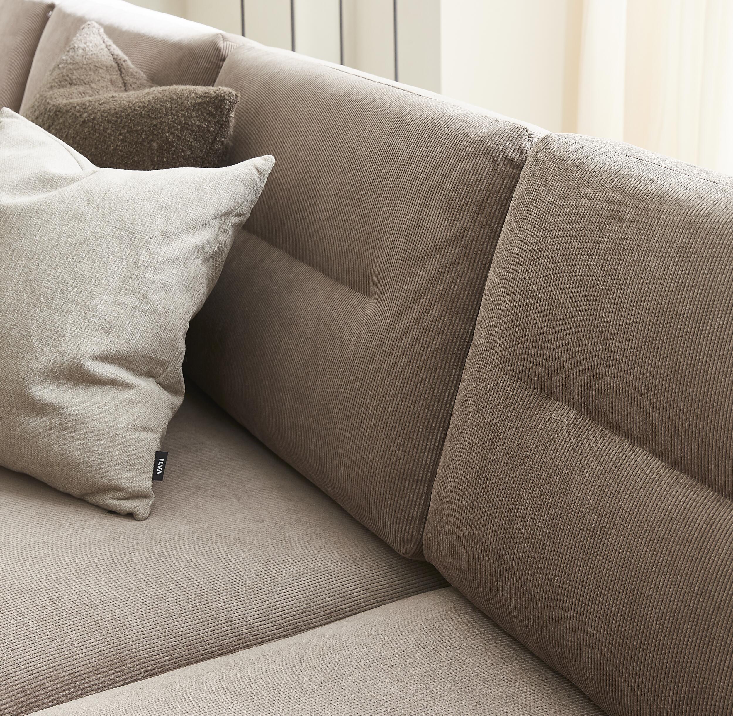 Larvik högervänd hörnsoffa med schäslong 