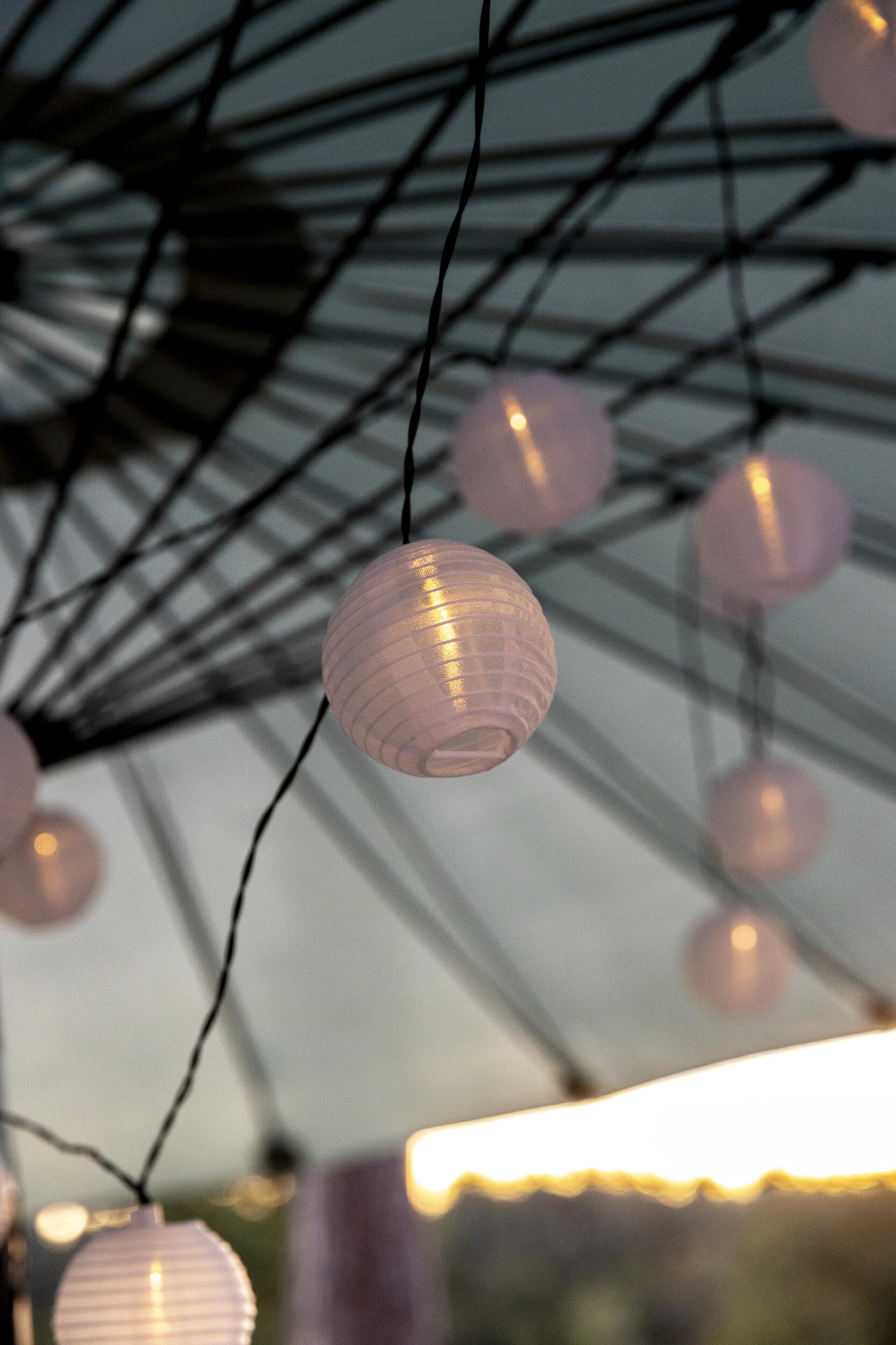 Grya ljusslinga med solceller 