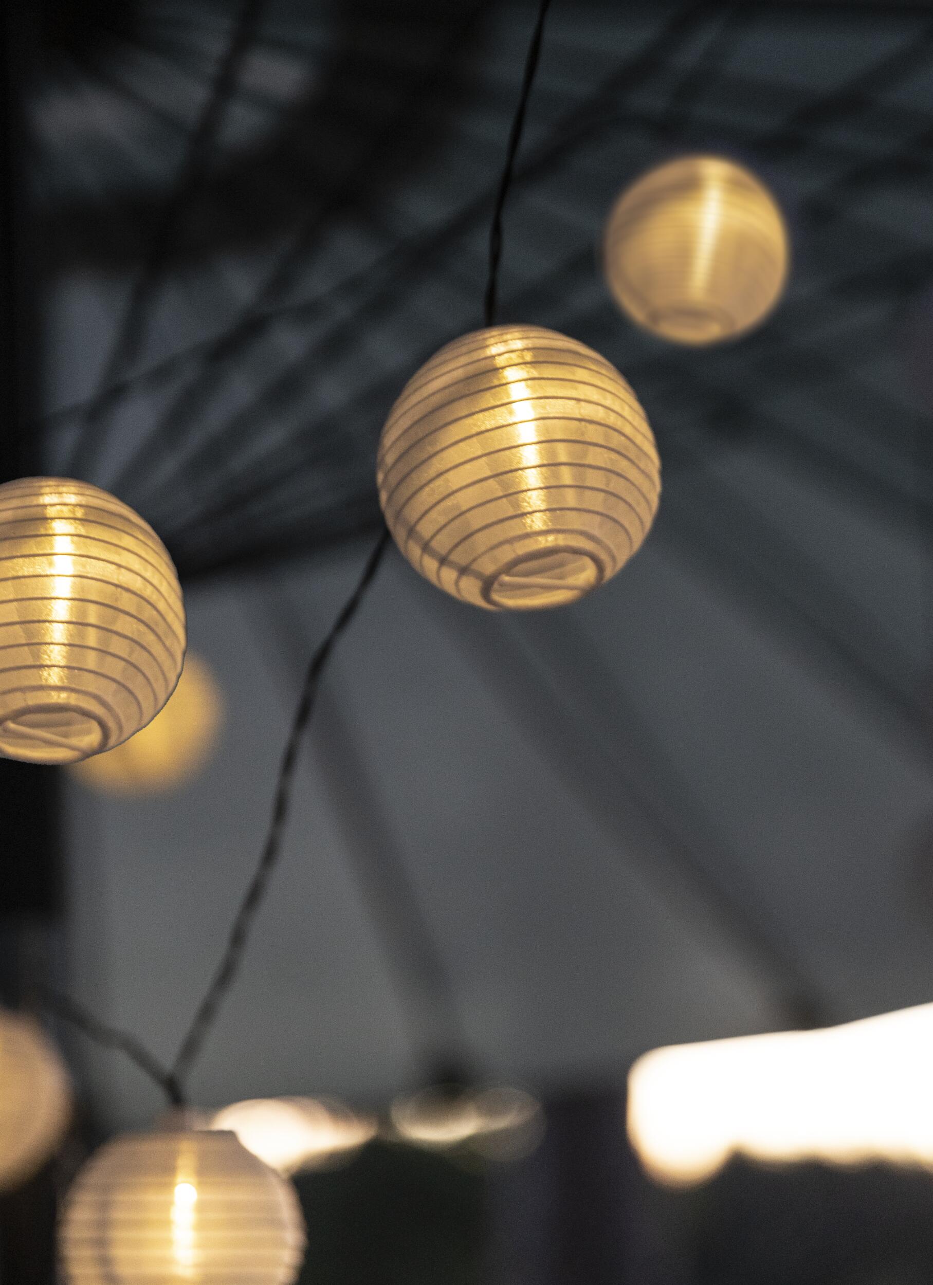 Grya ljusslinga med solceller 