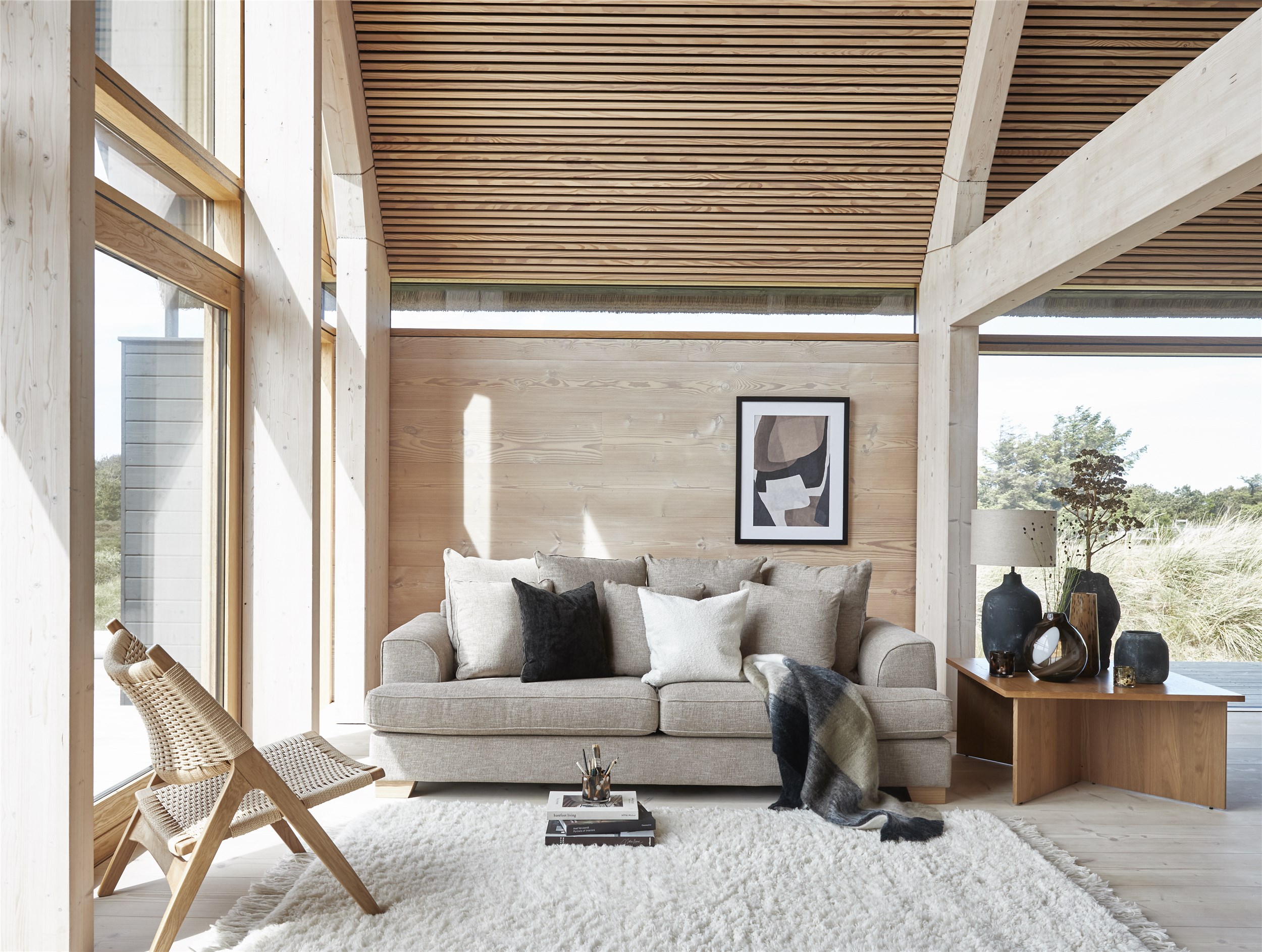 Kingston 3 sits Soffa 